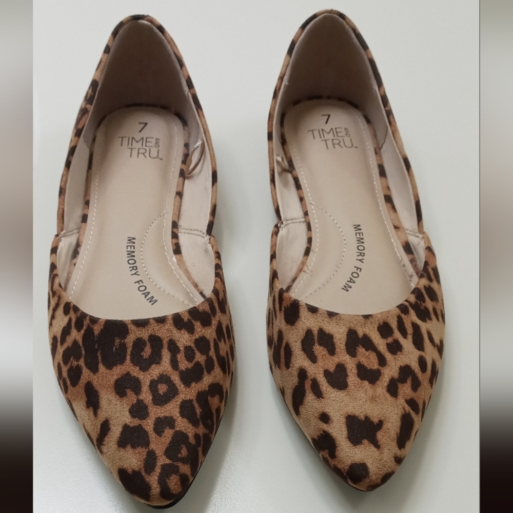 Time and Tru pointy cheetah flats size 7 like new - Picture 3 of 4